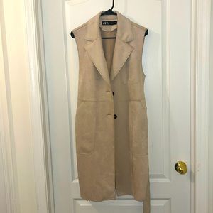 Sleeveless long belted blazer